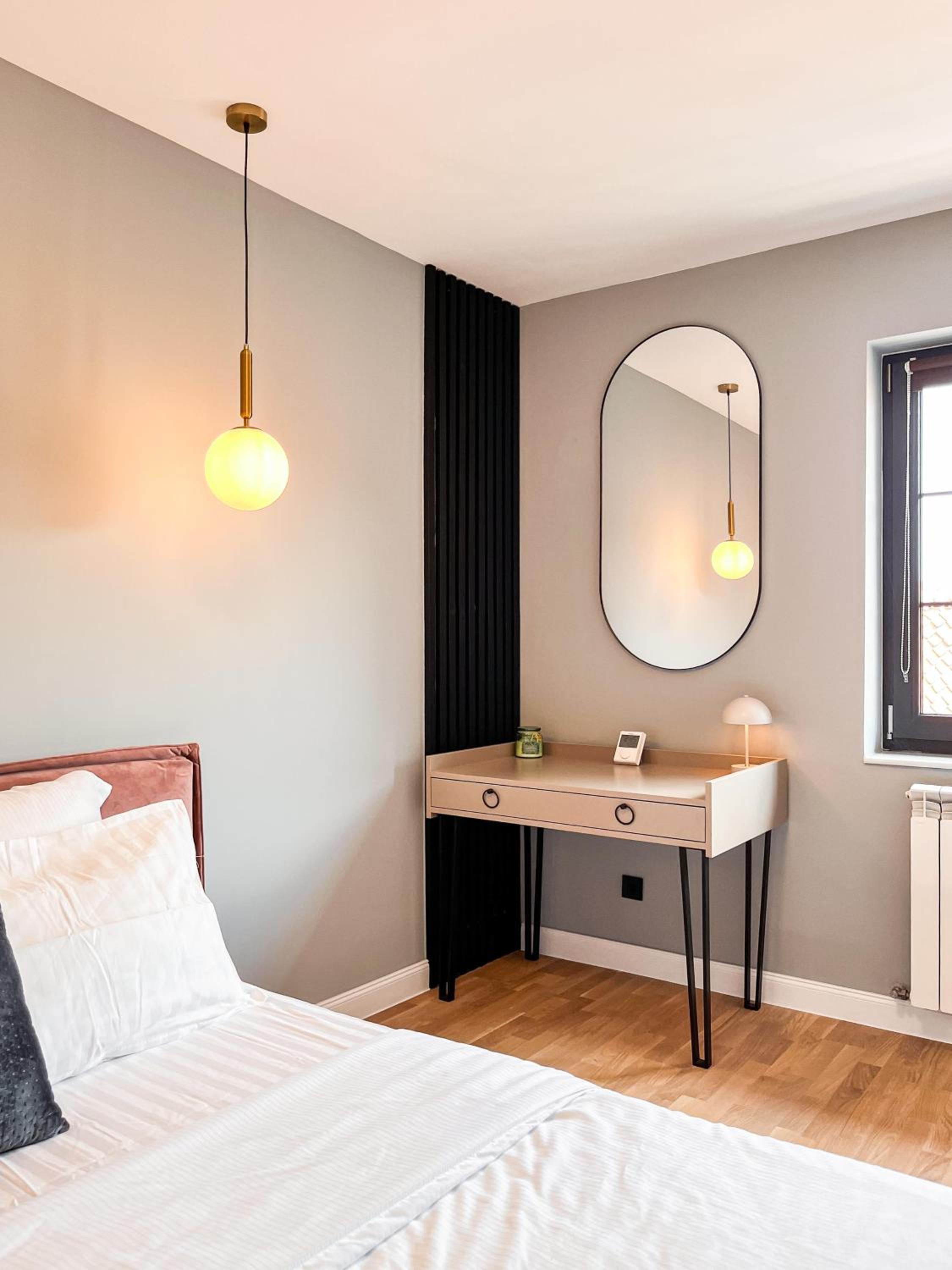 November Apartment - Newly Renovated Central Apartment near Theatre, Old Town