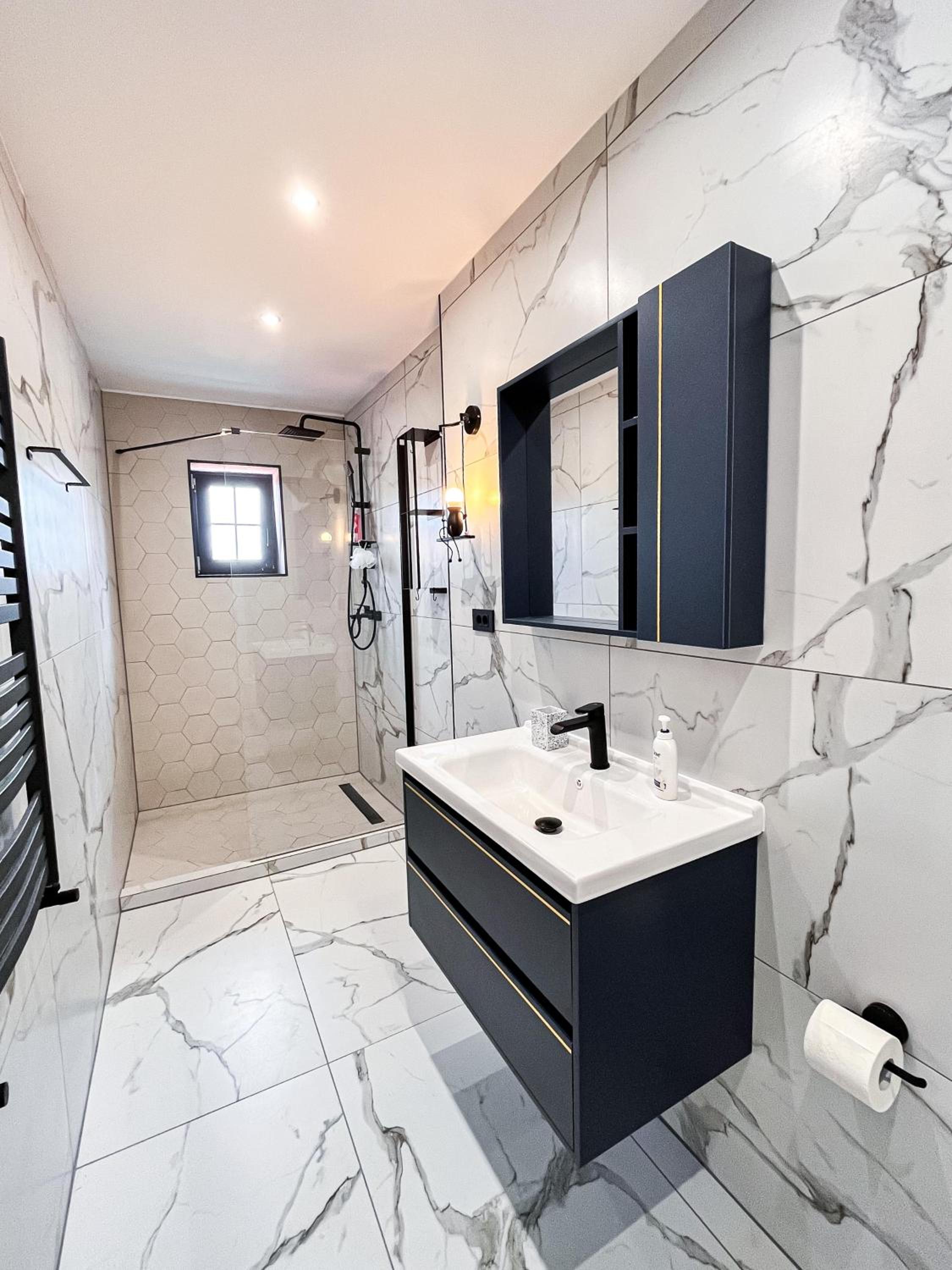 November Apartment - Newly Renovated Central Apartment near Theatre, Old Town
