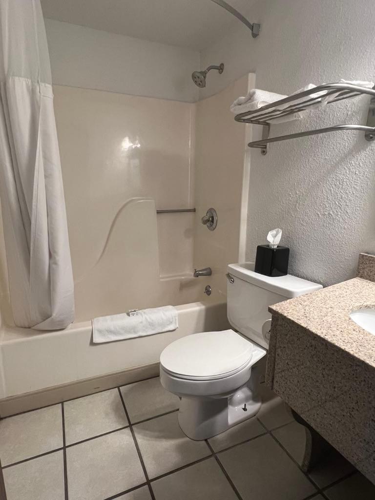 Ramada by Wyndham Effingham view 3