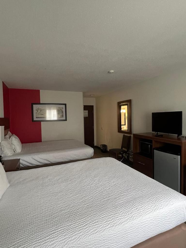 Ramada by Wyndham Effingham view 2