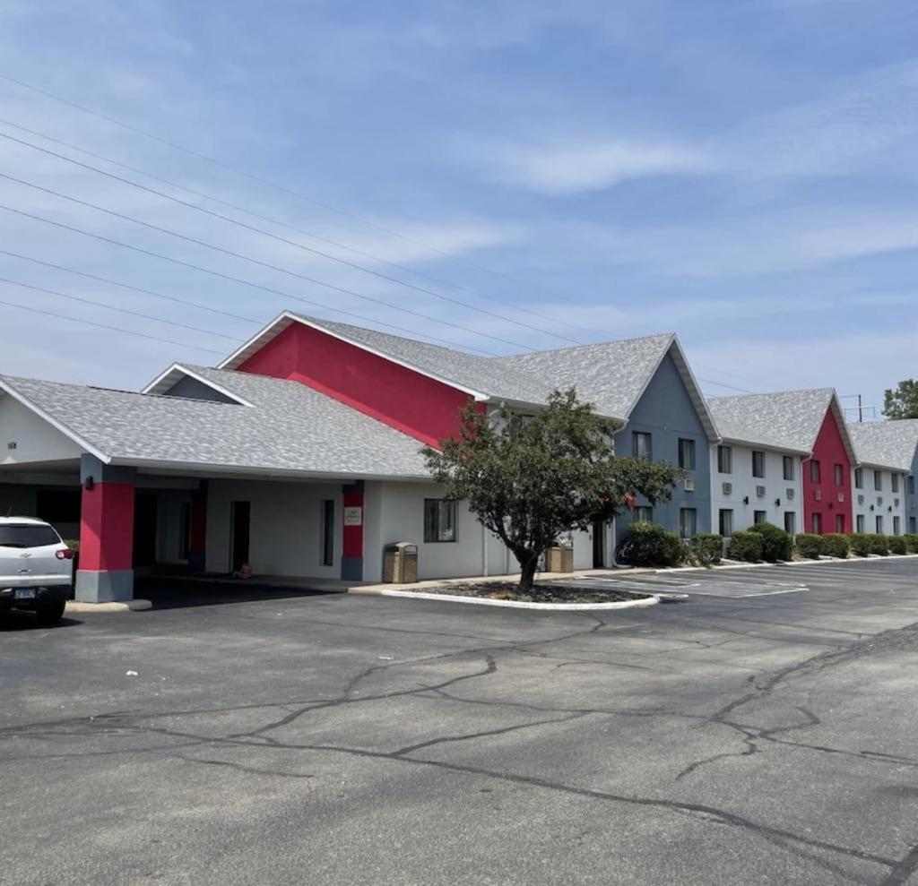 Effingham Vacations - Ramada by Wyndham Effingham - Property Image 1