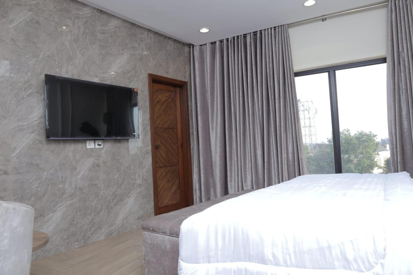 LDS Mall Luxurious Penthouse - Jhang view 4