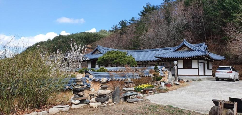 Gangneung Wangsangoal Hanok Pension view 3