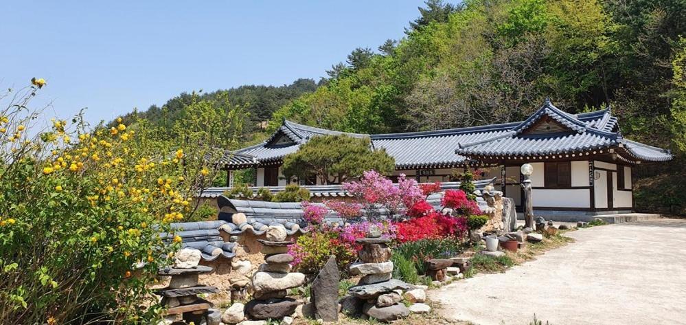 Gangneung Wangsangoal Hanok Pension view 2