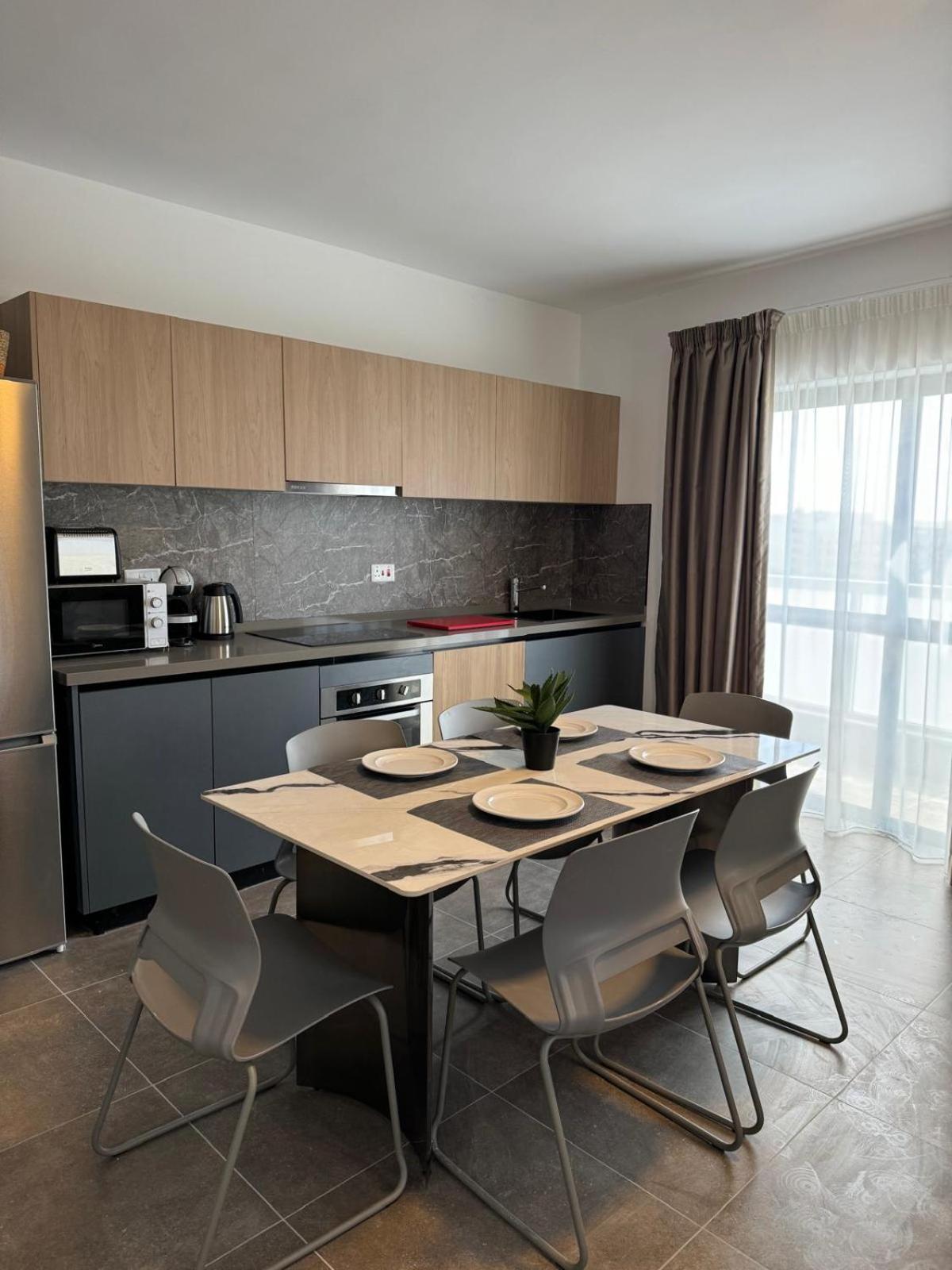 Charming Apartment with Country view 2BR - by HostMT photo 2