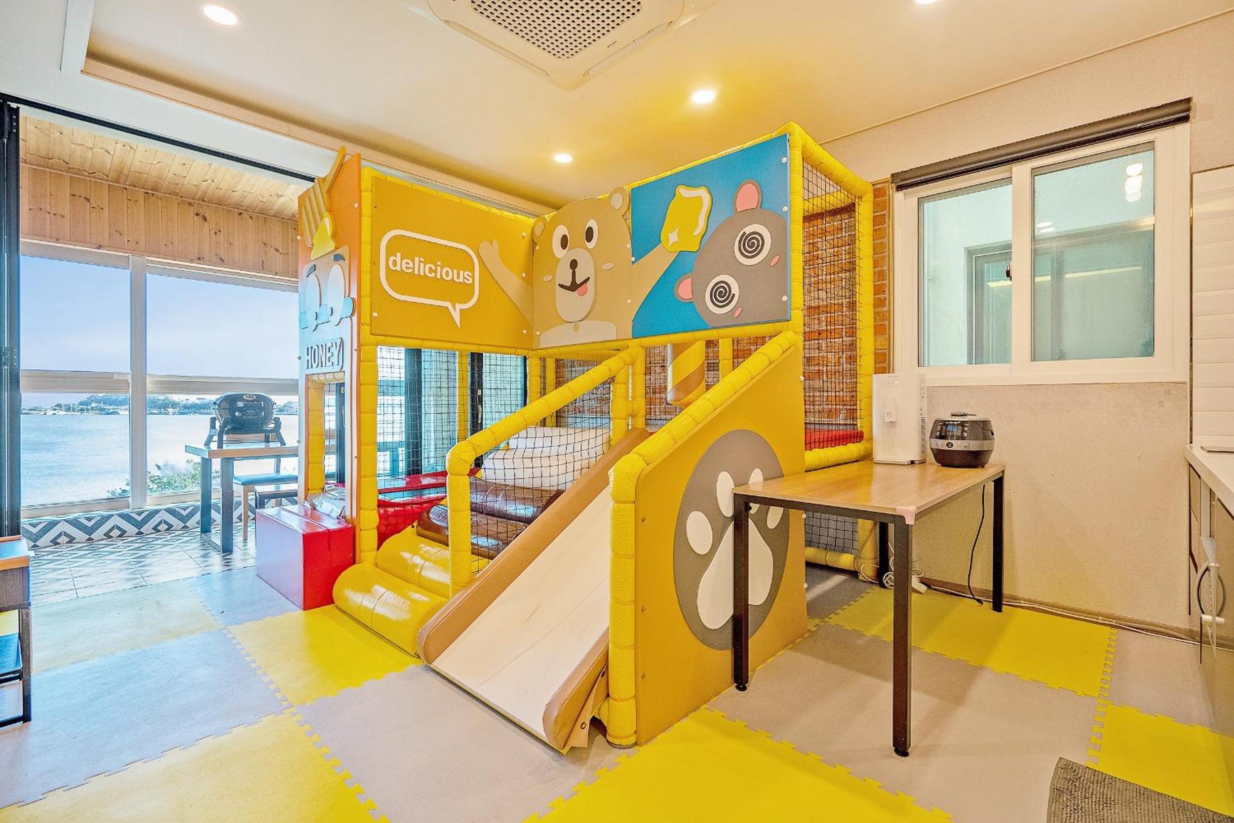 Taean Labelle Kids Poolvilla view 4