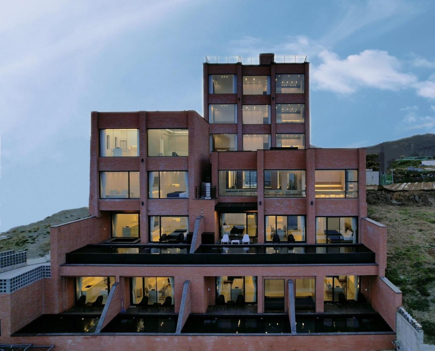 Pohang Case Poolvilla