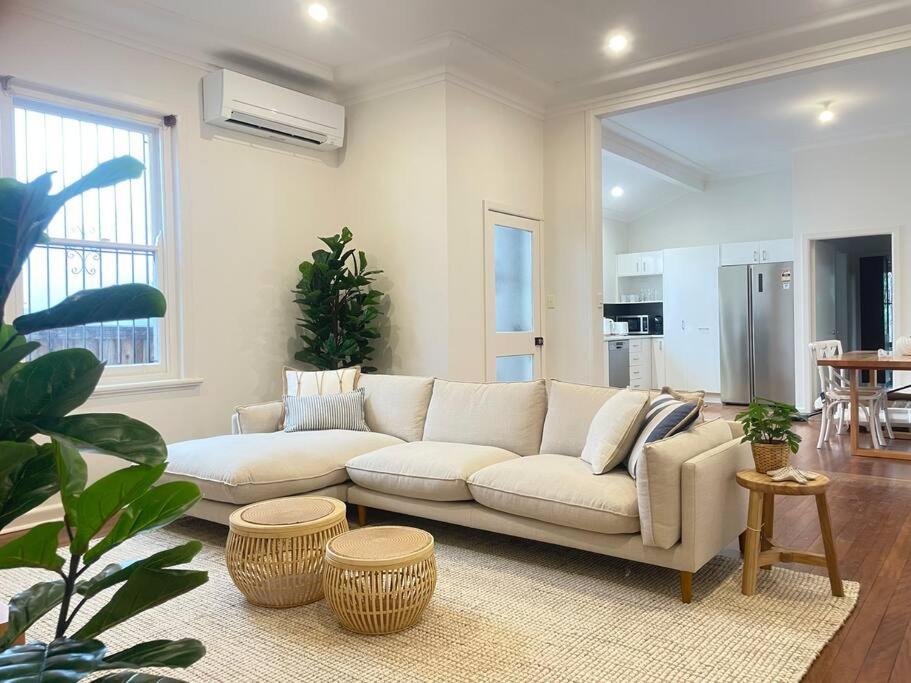 Coastal Bondi Beach House - Incredible Location