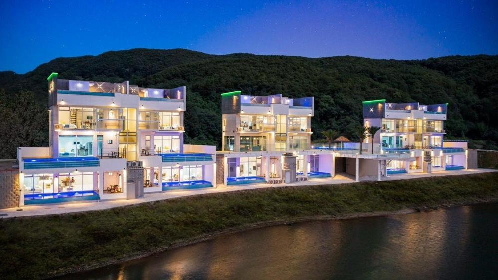 Ruth Pool Villa, Gyeongju view 3