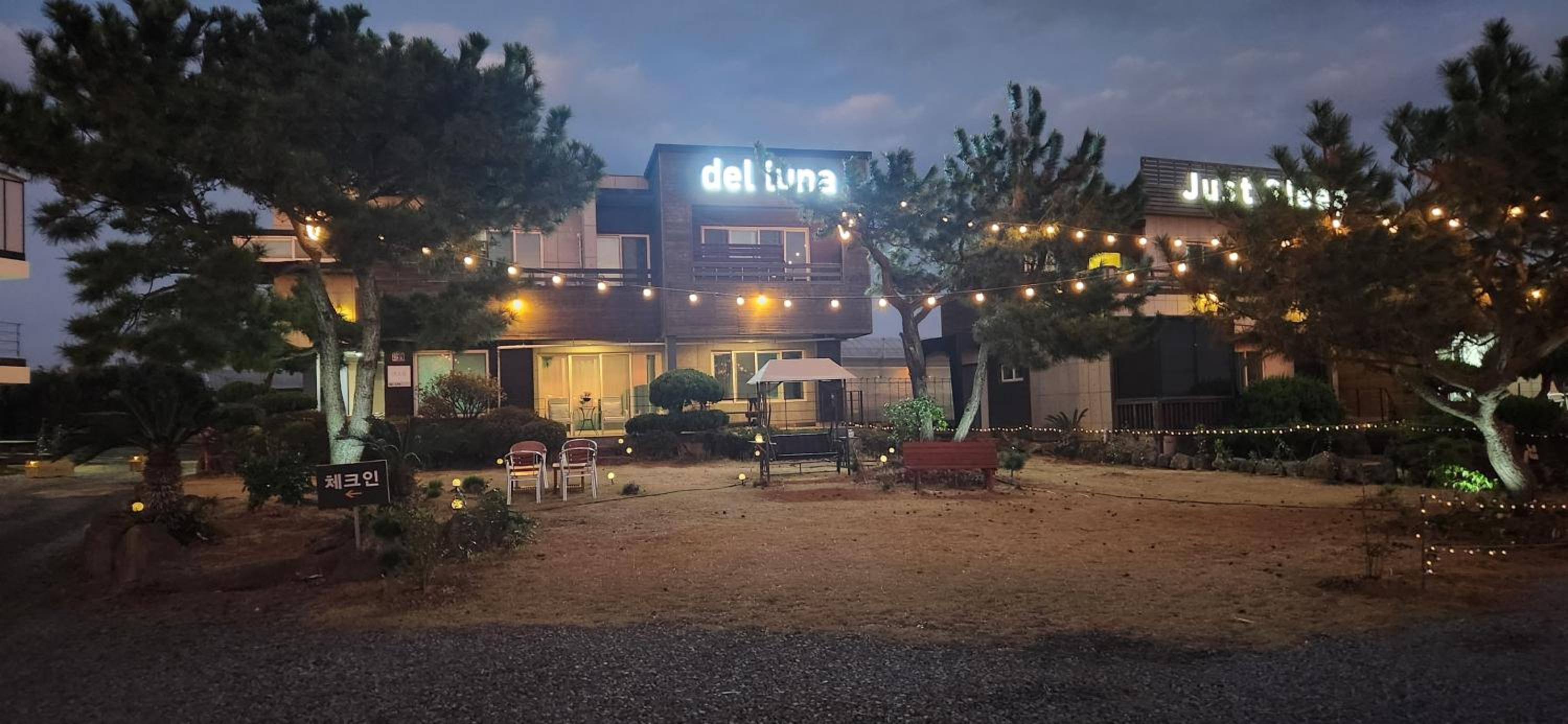 Seoguipo Deluna spa pension view 4