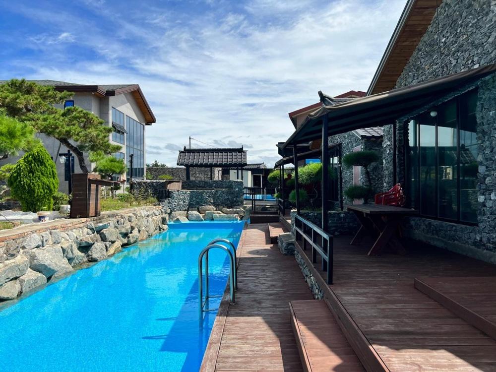 Nonsan Oyeo Poolvilla