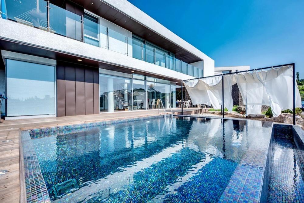 Jeju Mia Private Pool Villa large outdoor warm pool