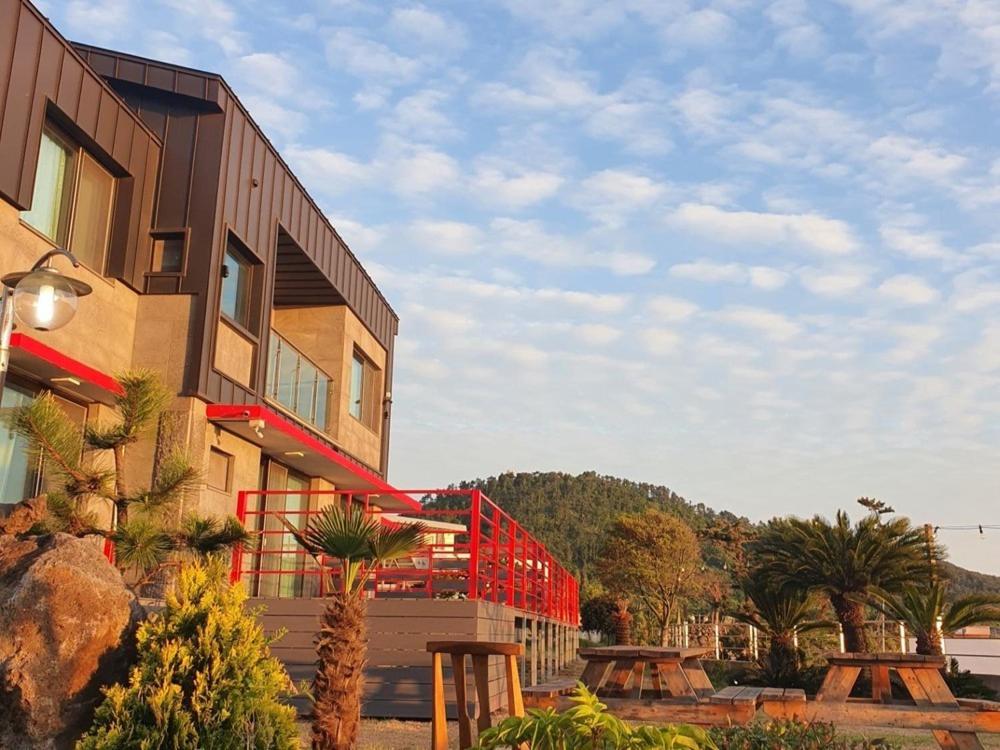 Jeju Gamsung De Aewol Pension view 3