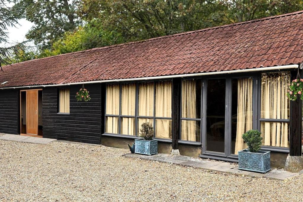 Hotel The Old Stables - Self Contained Cottage - Hot Tub And Pool