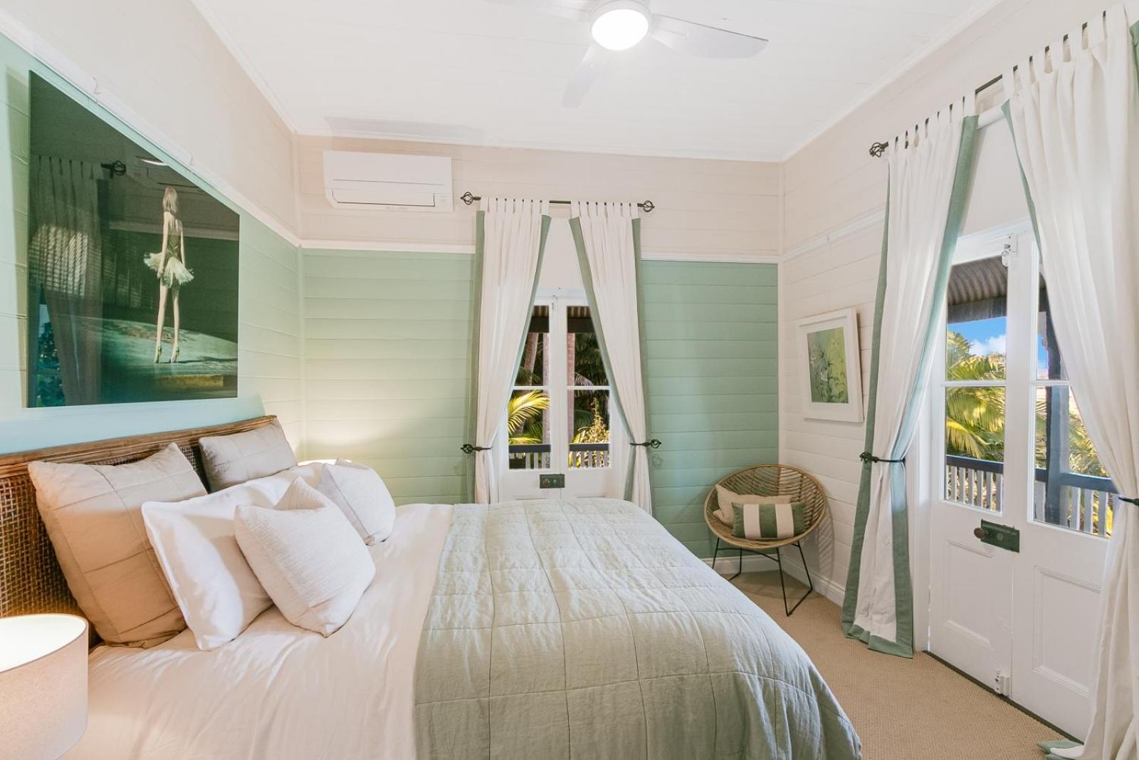 Glenelg Upstairs Residence