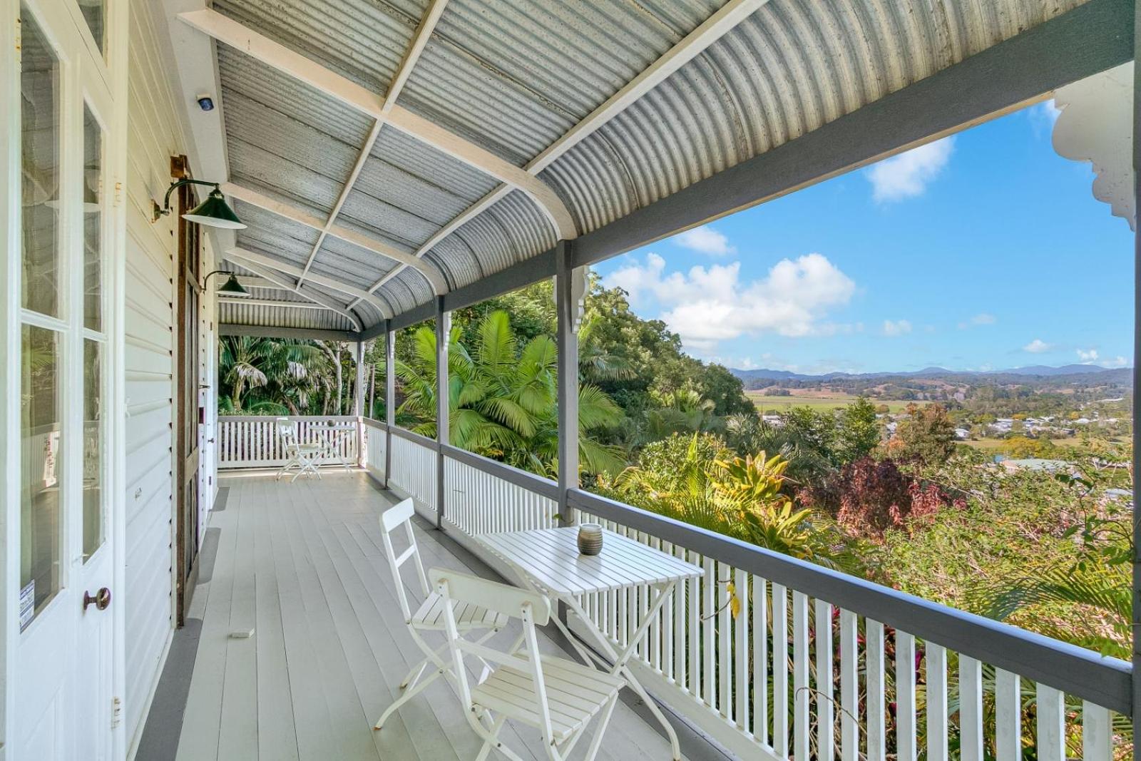 Glenelg Upstairs Residence