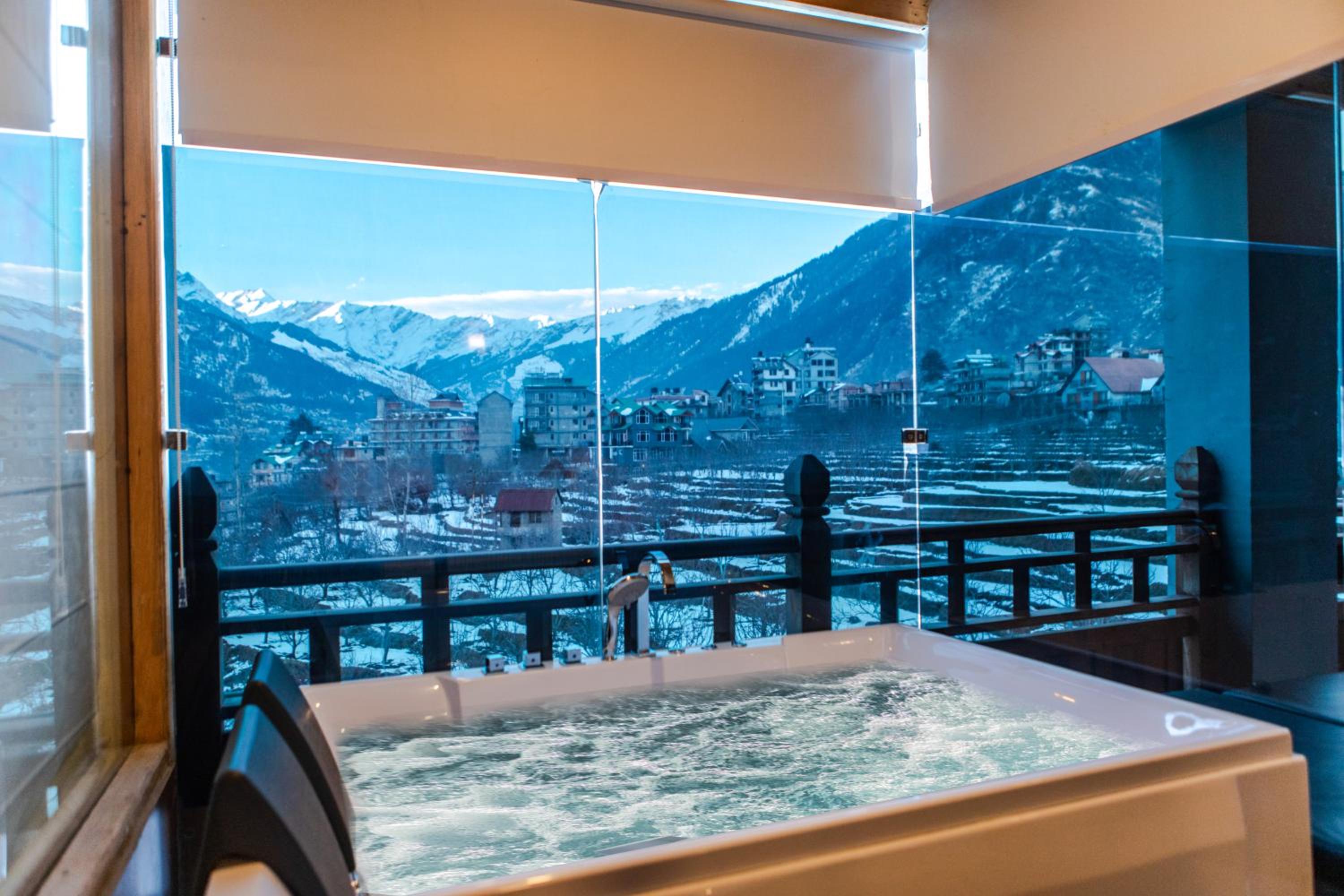 Snow Flakes Resort And Spa Centrally Heated Luxury Resort
