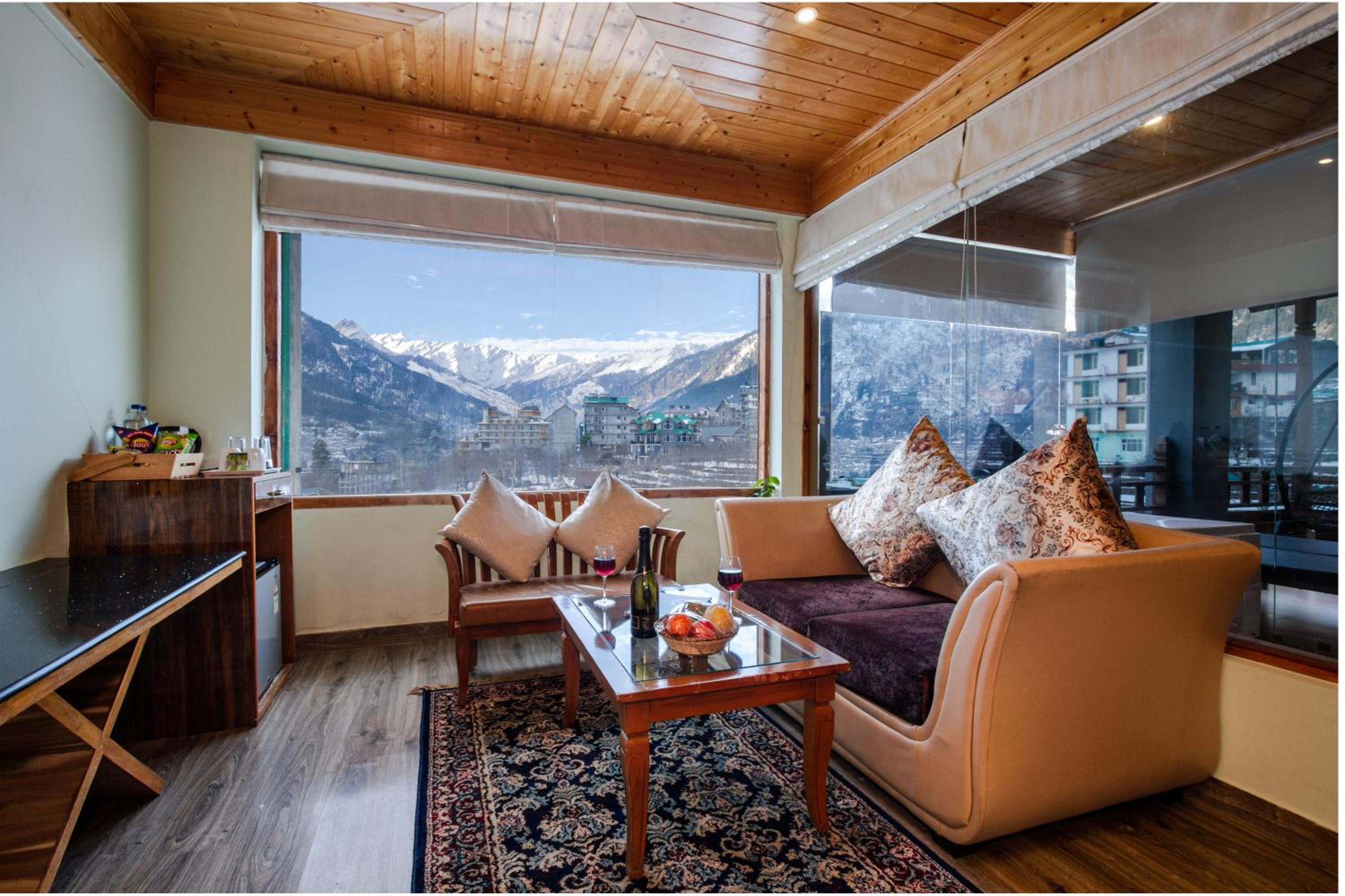 Snow Flakes Resort And Spa Centrally Heated Luxury Resort
