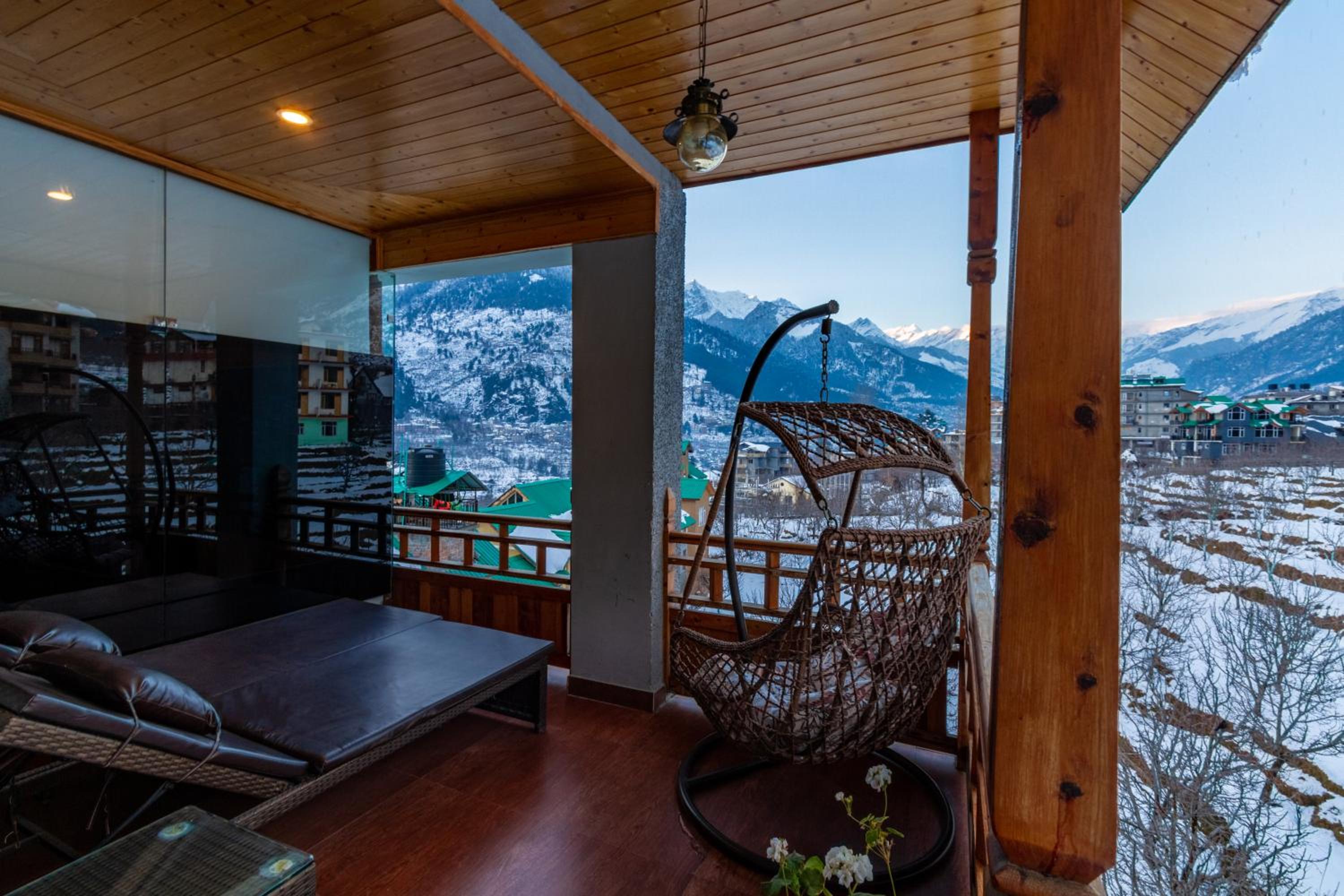 Snow Flakes Resort And Spa Centrally Heated Luxury Resort