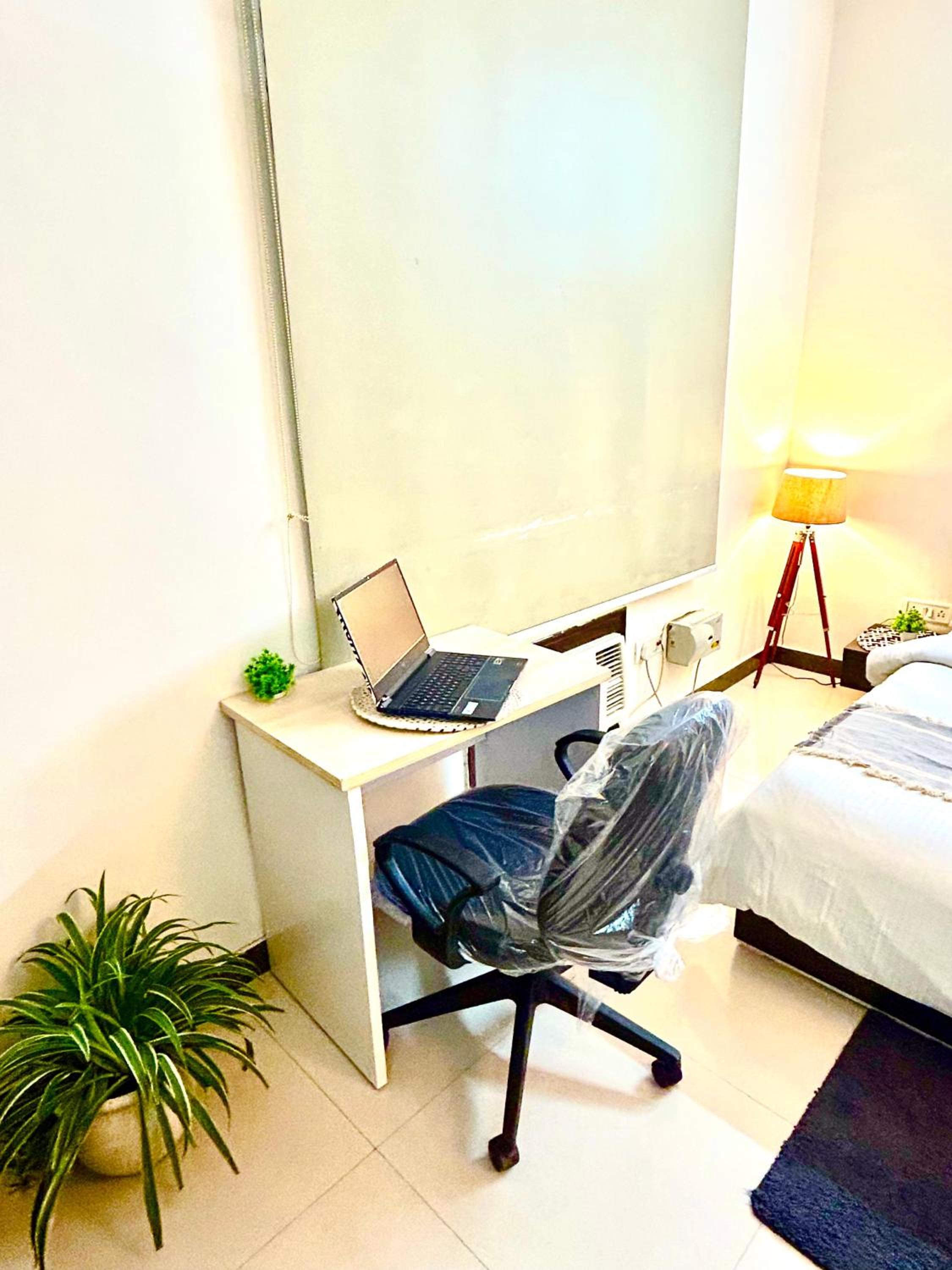 FabHotel Golf Luxury- 10 Min From Sector 42-43 Rapid Metro Station view 3