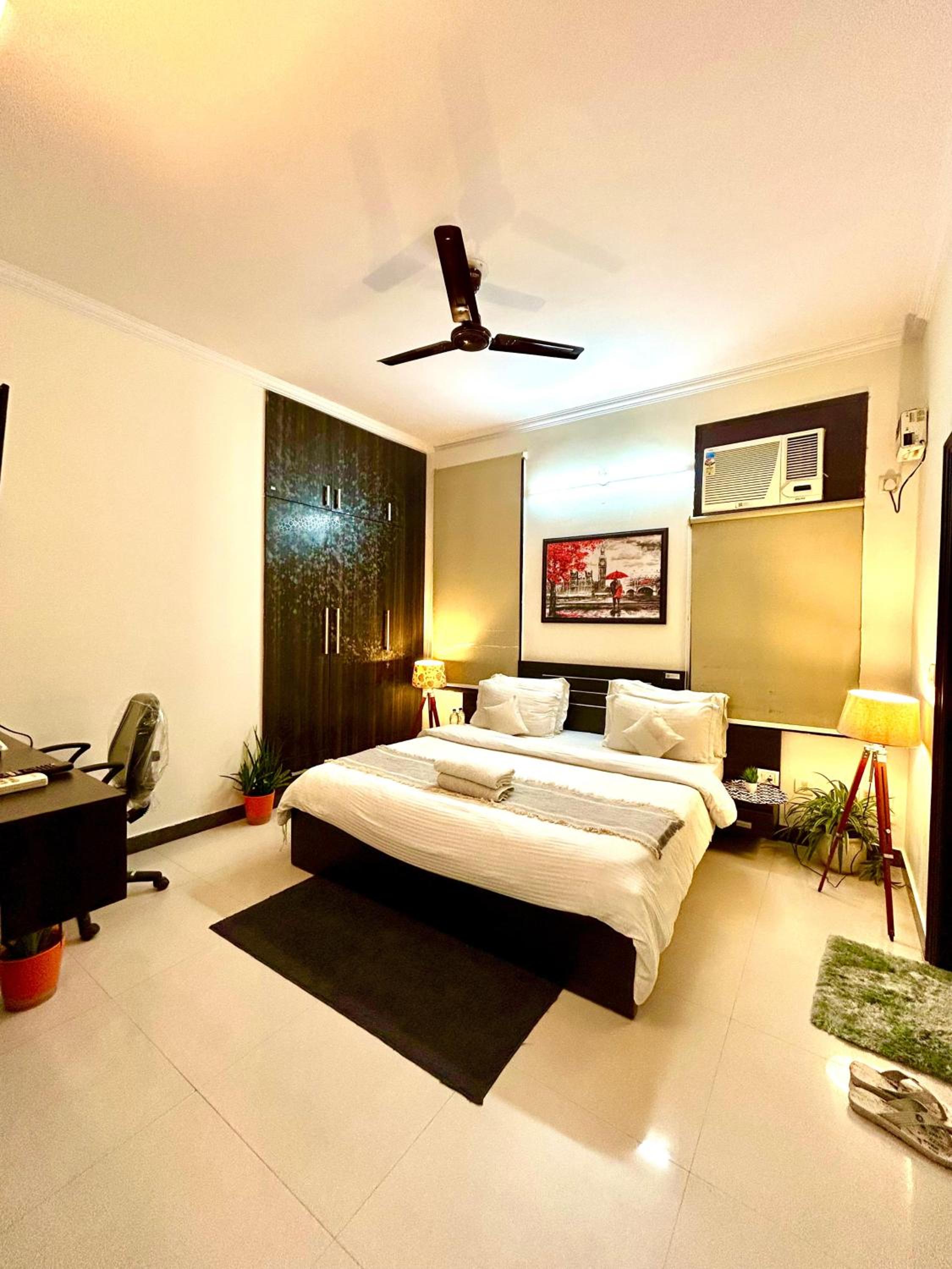FabHotel Golf Luxury- 10 Min From Sector 42-43 Rapid Metro Station view 5