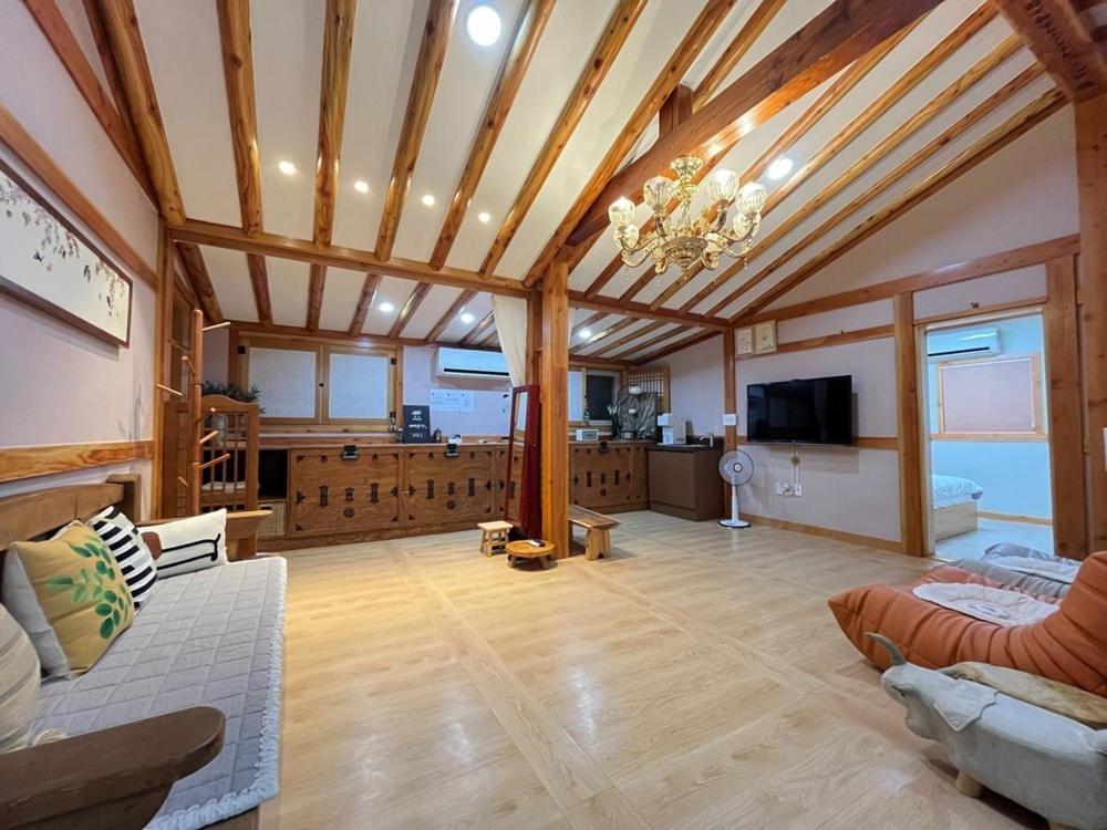 Suncheon Sumiyeonga Hanok Private House