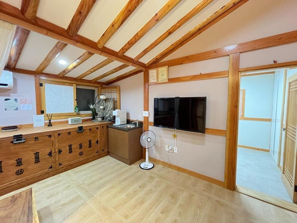 Suncheon Sumiyeonga Hanok Private House