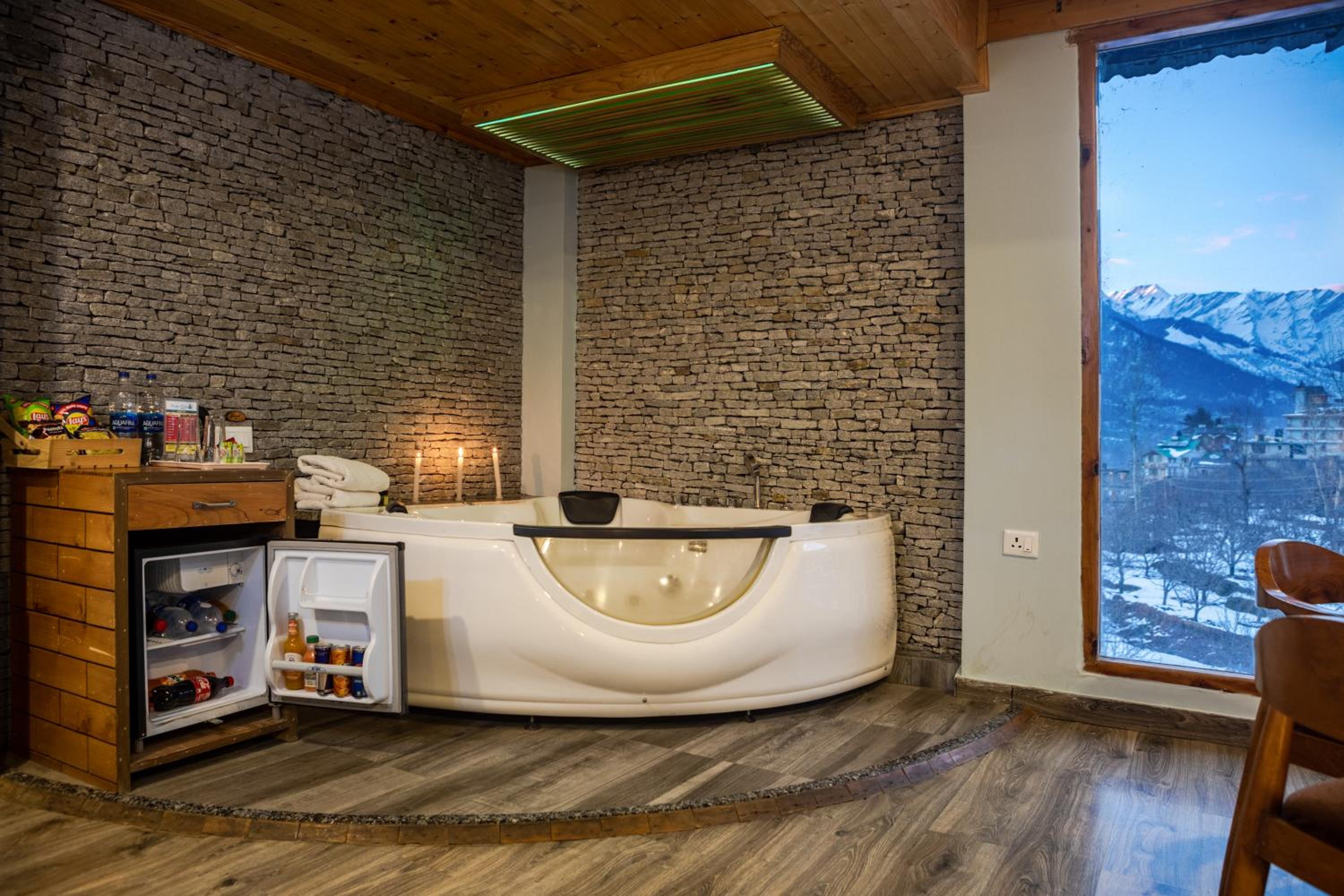 Snow Flakes Resort And Spa Centrally Heated Luxury Resort