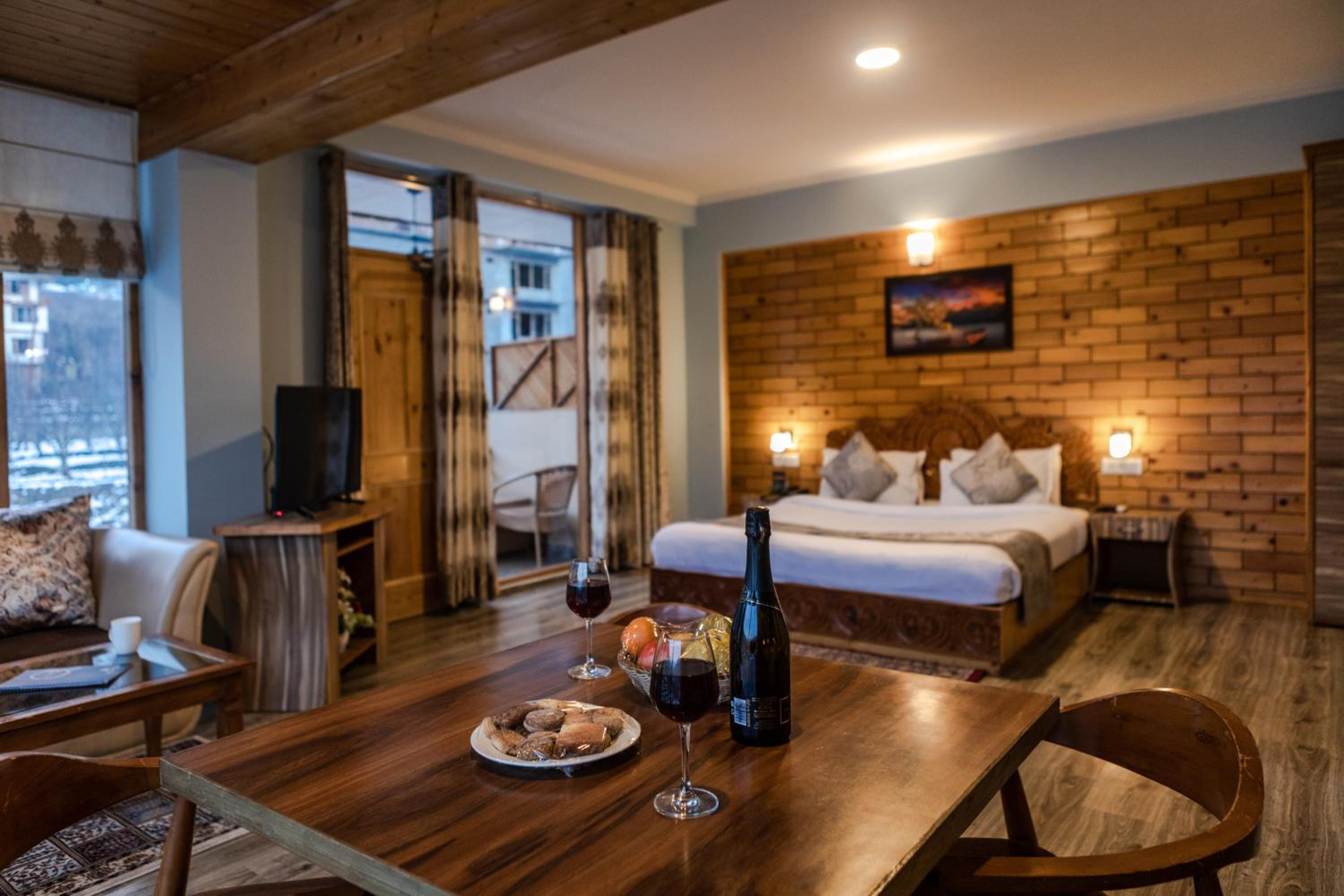 Snow Flakes Resort And Spa Centrally Heated Luxury Resort