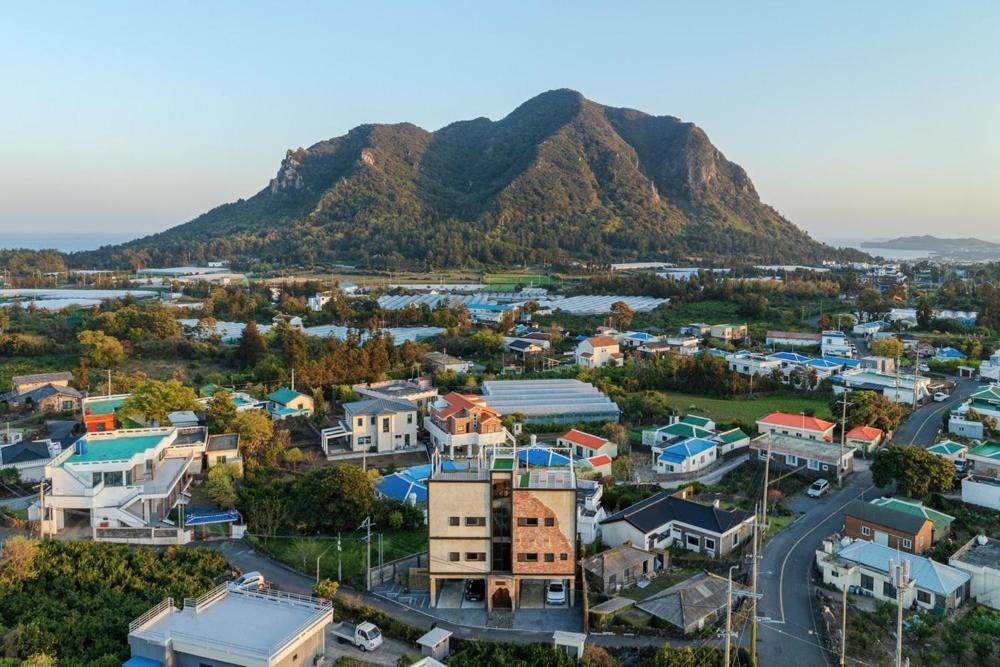 Seogwipo 864 Pension view 4