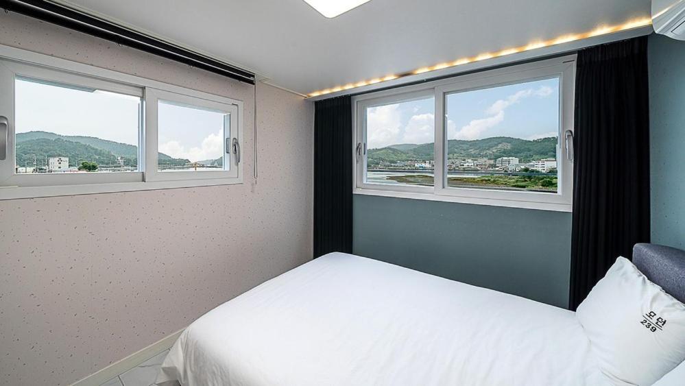 Geojedo Modern 239 Pension Spa, Netflix, Munhwanuri, Geoje - 2