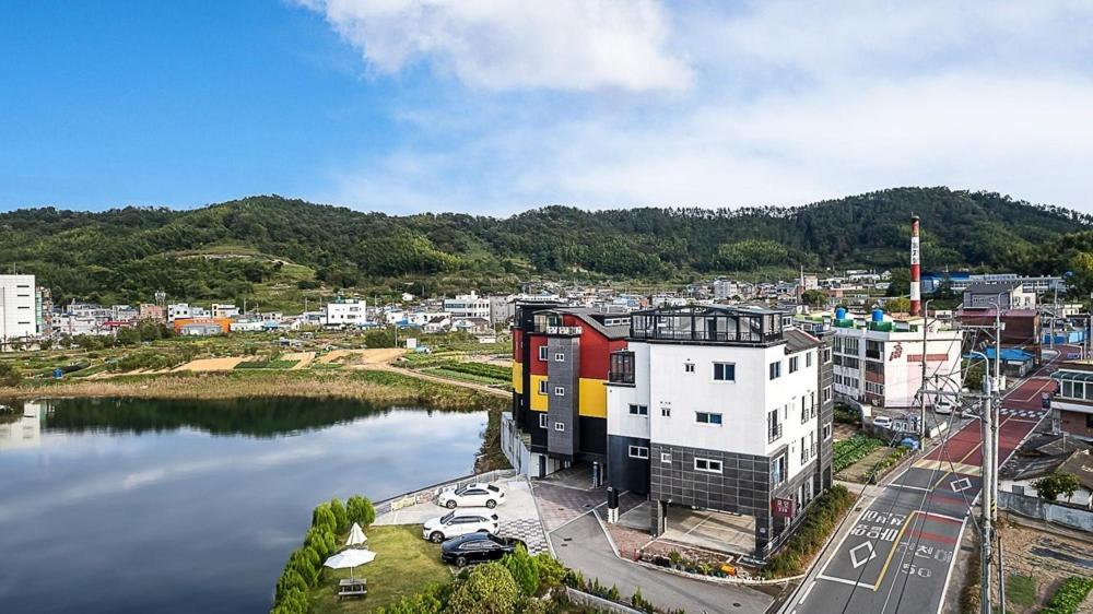 Geojedo Modern 239 Pension Spa, Netflix, Munhwanuri, Geoje - 7
