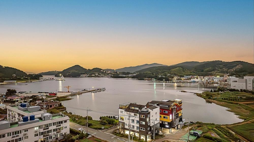 Geojedo Modern 239 Pension Spa, Netflix, Munhwanuri, Geoje - 3