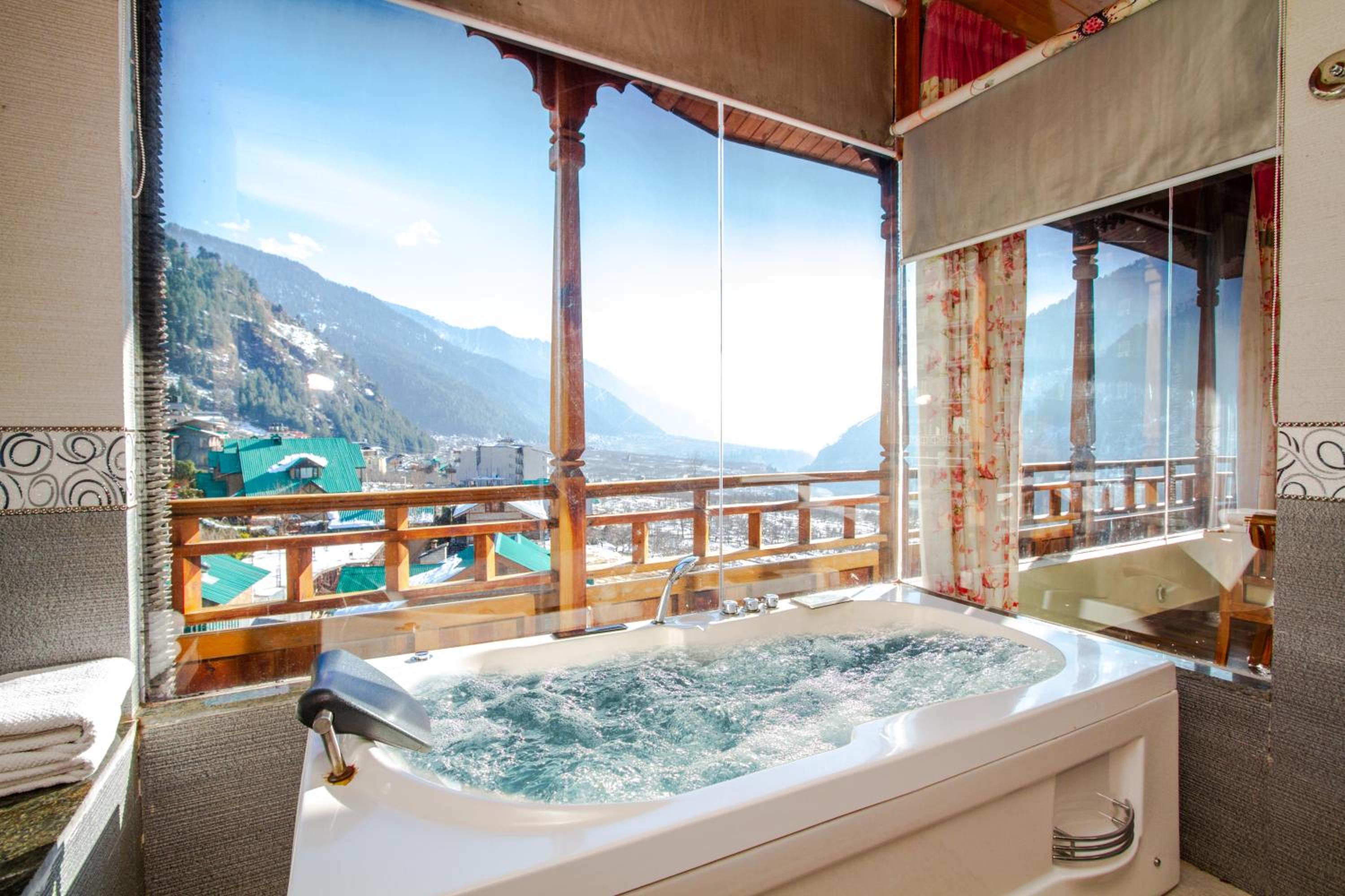 Snow Flakes Resort And Spa Centrally Heated Luxury Resort