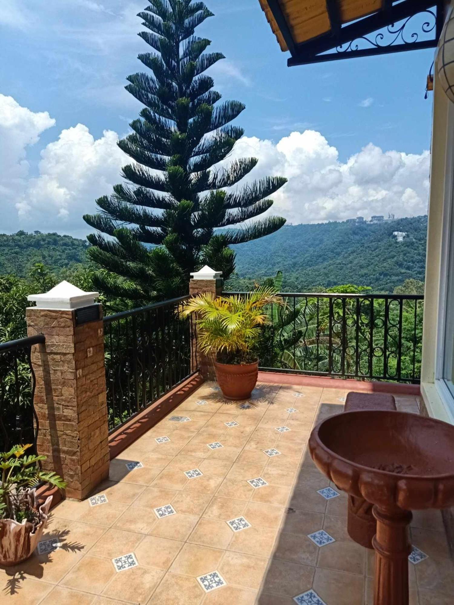 Roades Rest house Tagaytay view 2