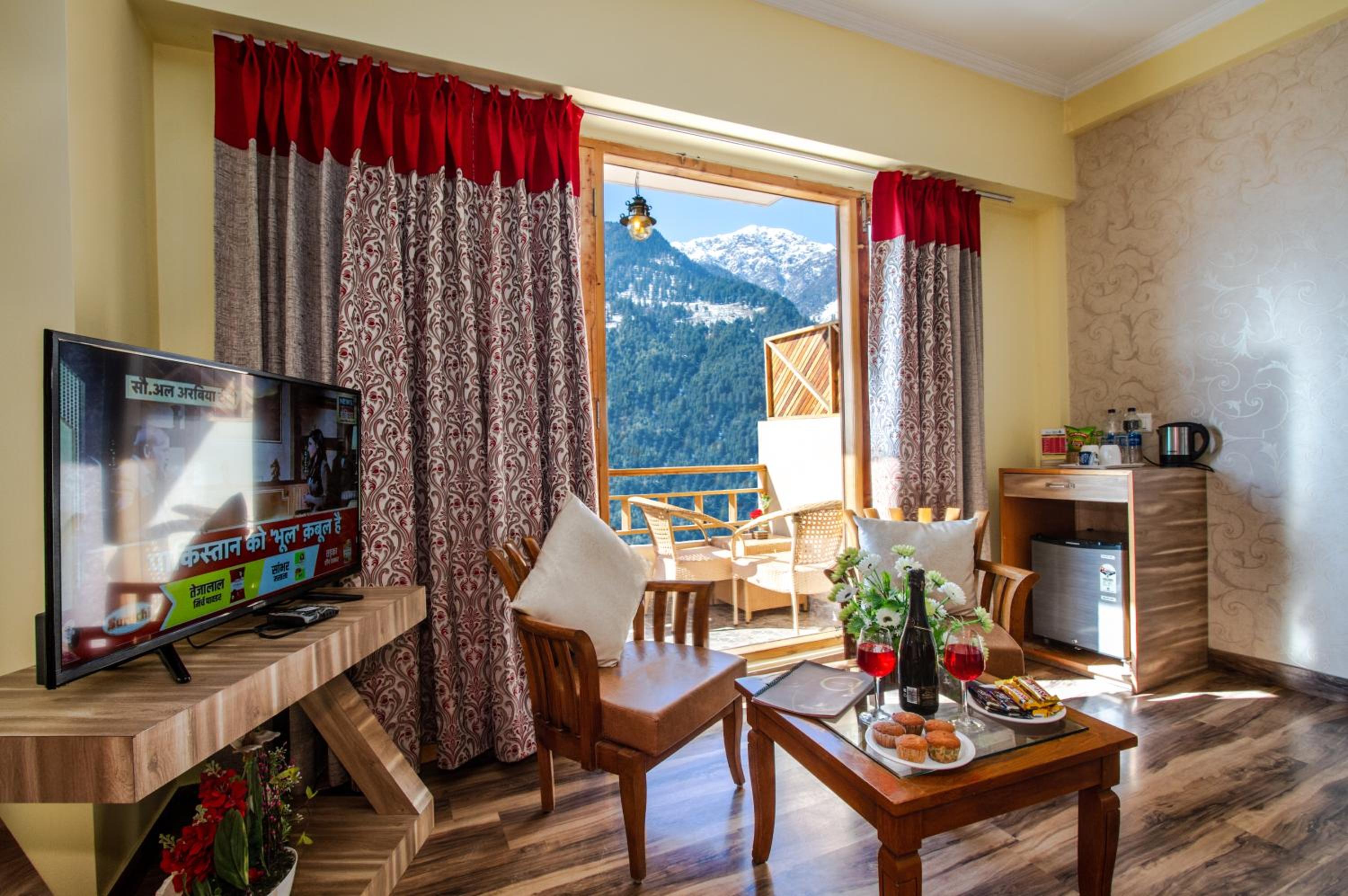 Snow Flakes Resort And Spa Centrally Heated Luxury Resort