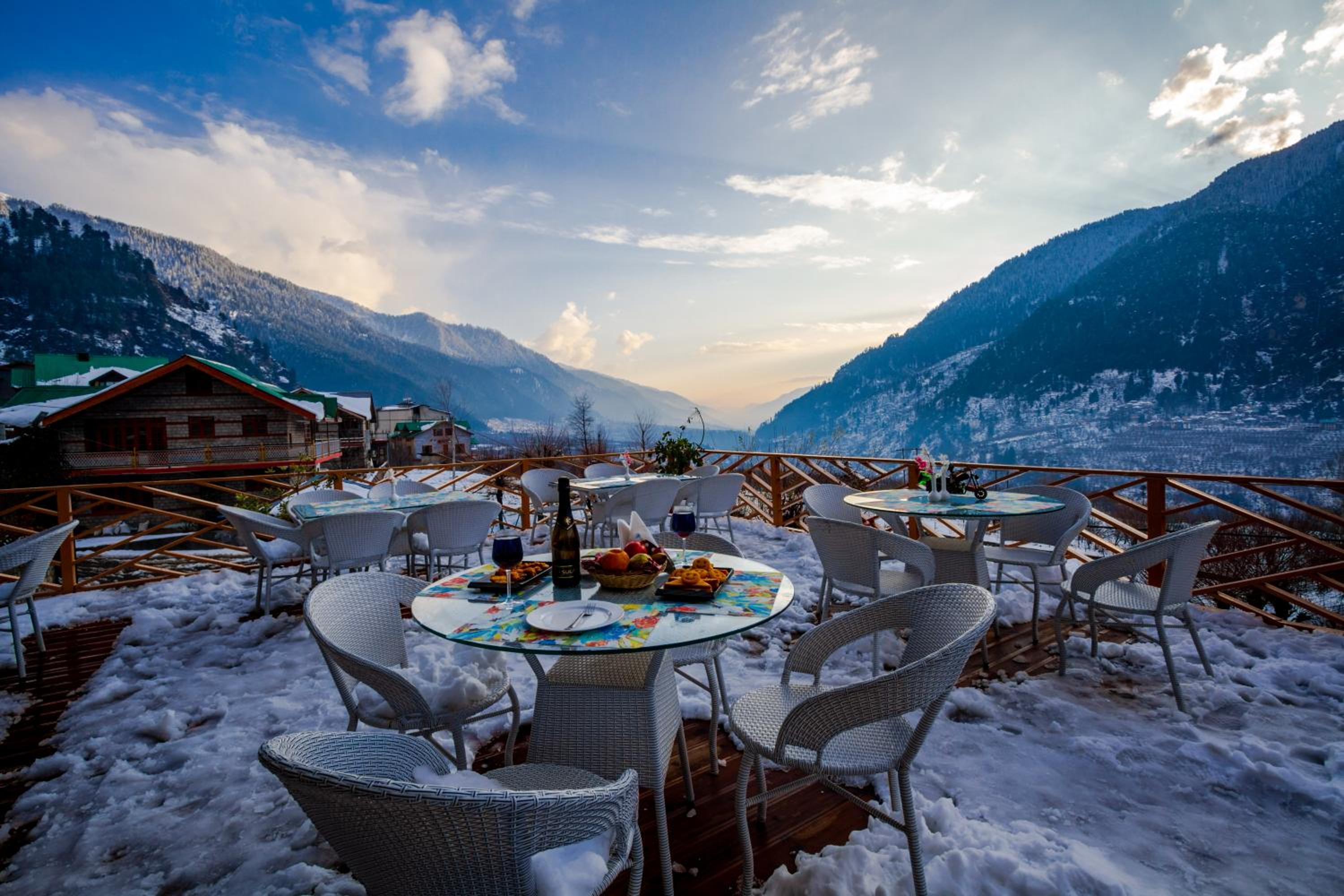 Snow Flakes Resort And Spa Centrally Heated Luxury Resort