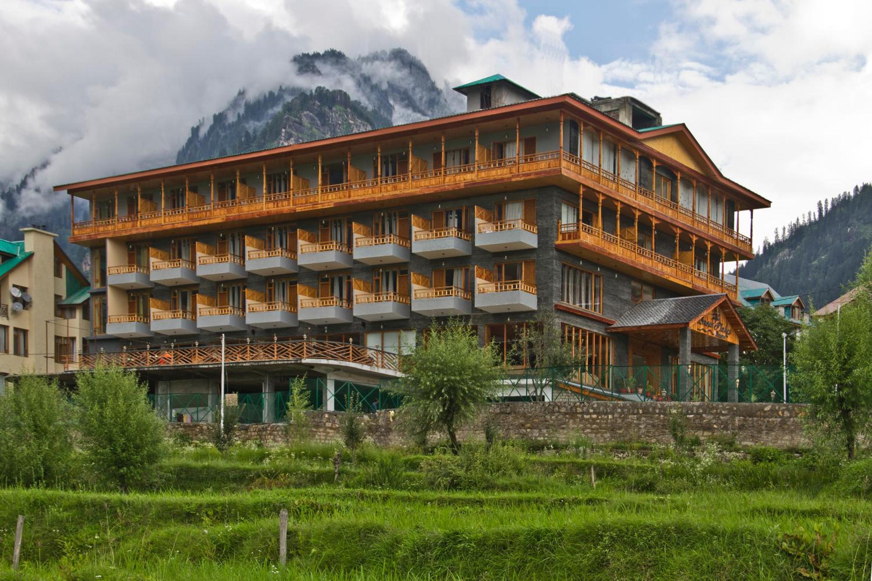 Snow Flakes Resort And Spa Centrally Heated Luxury Resort