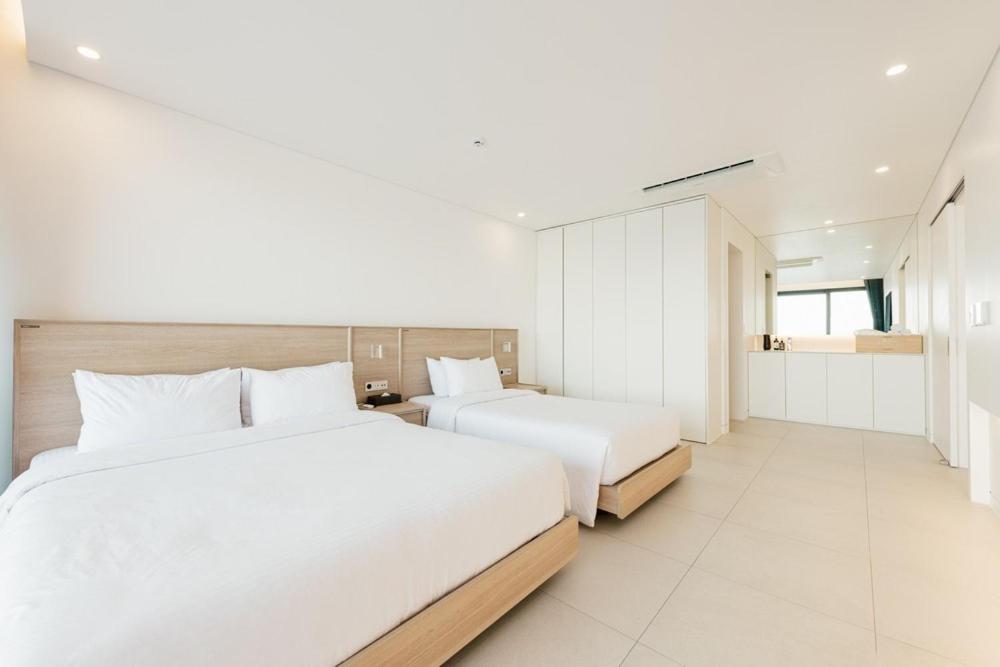 Pohang Case Poolvilla