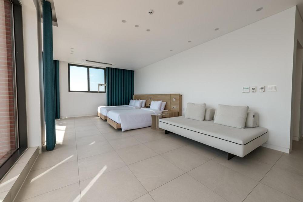 Pohang Case Poolvilla