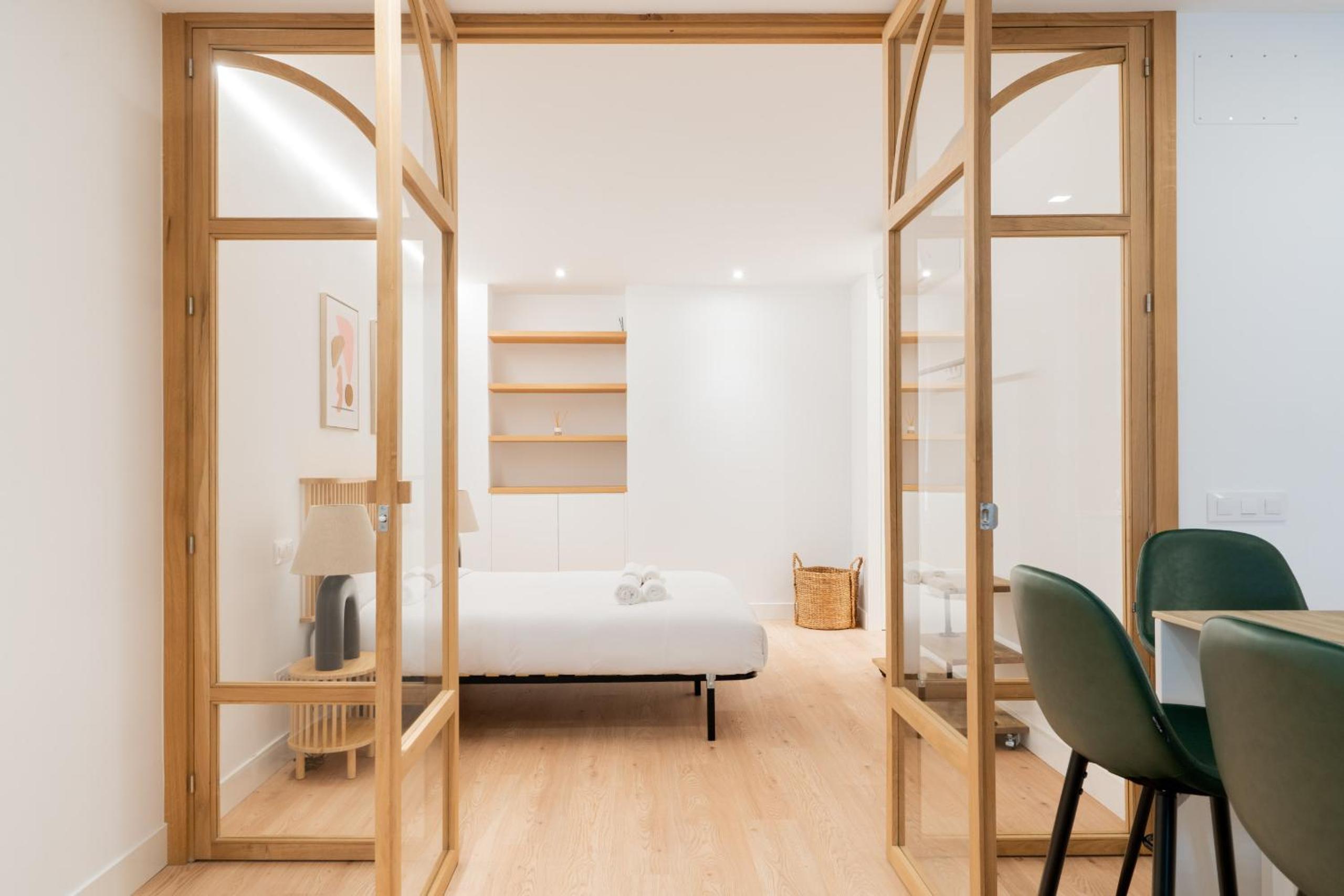 apartamento reformado para 6 personas en plena GRAN VIA view 3