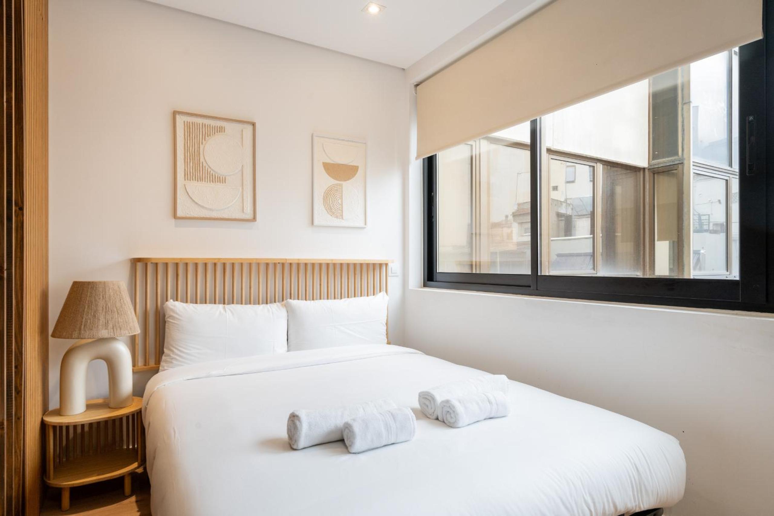 apartamento reformado para 6 personas en plena GRAN VIA view 4