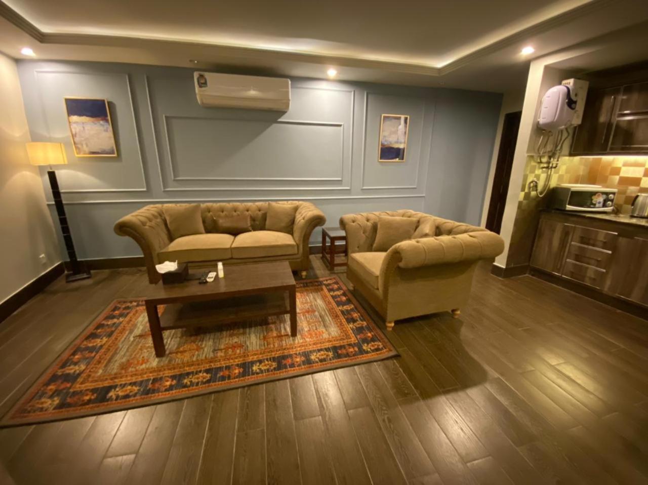 Chiq Suites