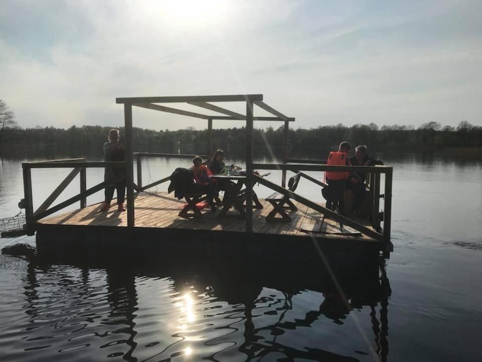 Pirtis su kubilu ant ežero kranto Birvarelax view 4
