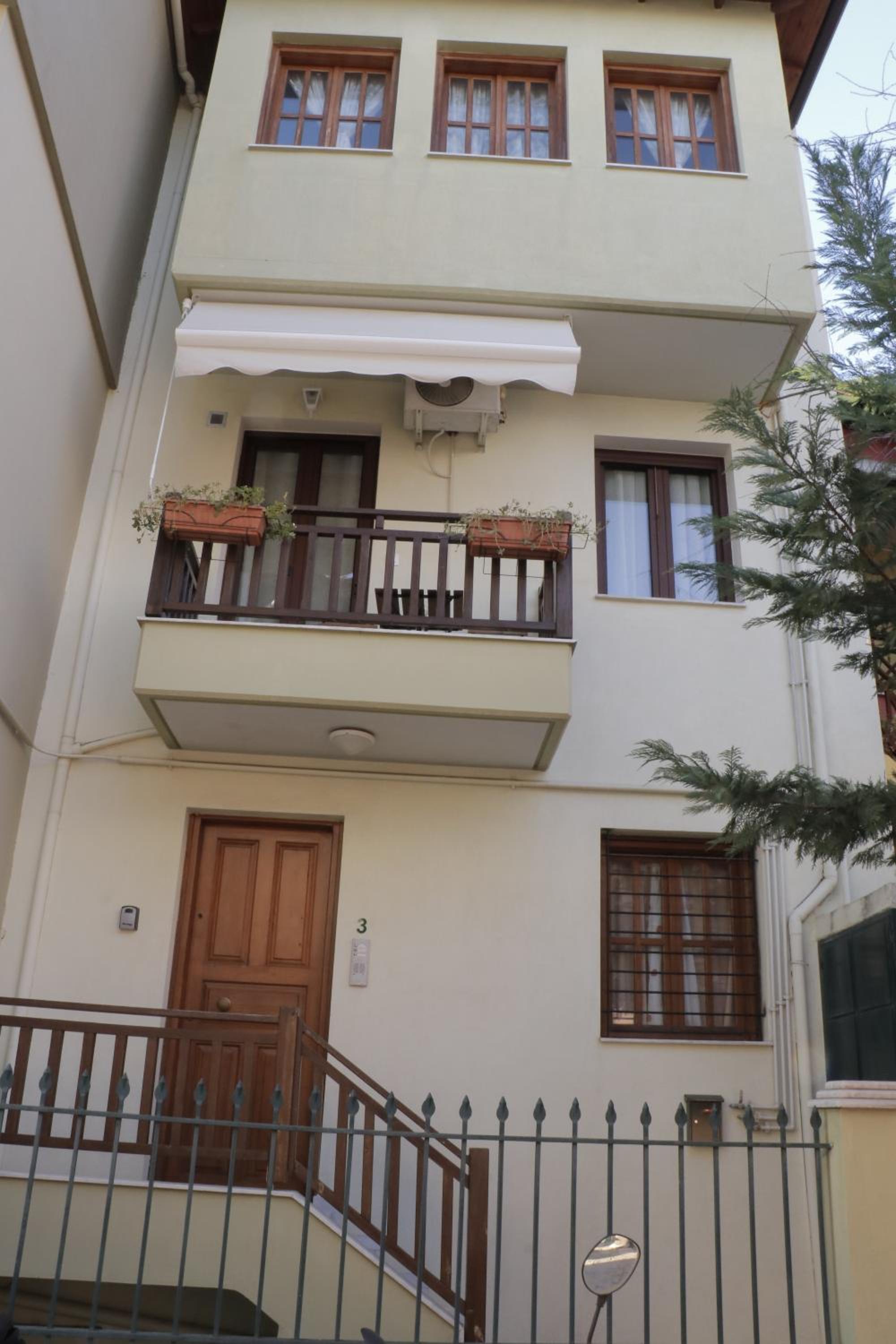 Moet Apartment free private parking