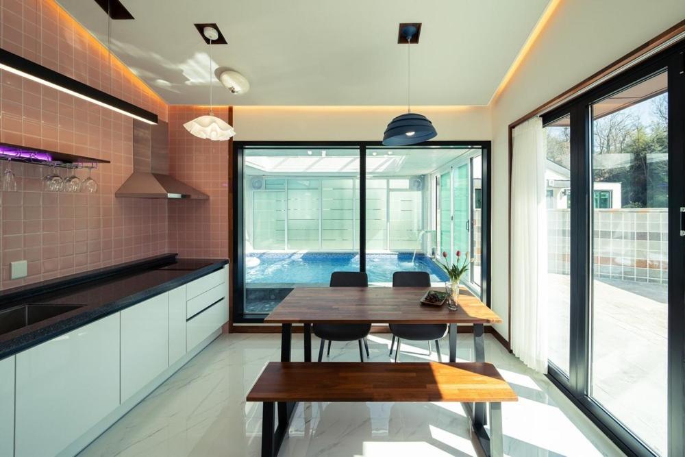 Gyeongju Yeonjeong Pool Villa