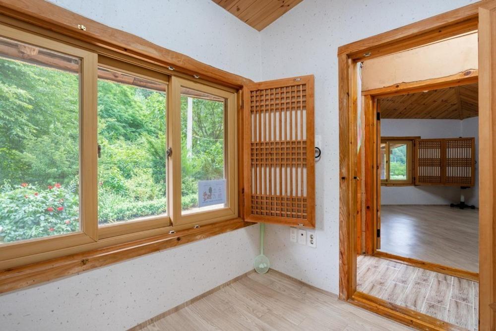 Yeongyang Daetigol Red Clay Room