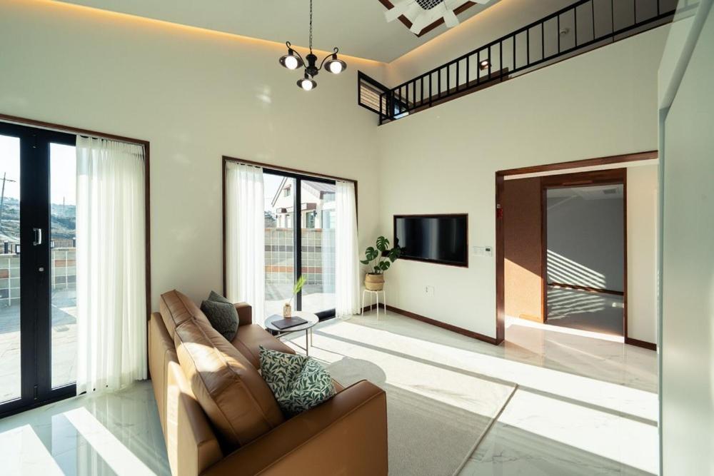 Gyeongju Yeonjeong Pool Villa
