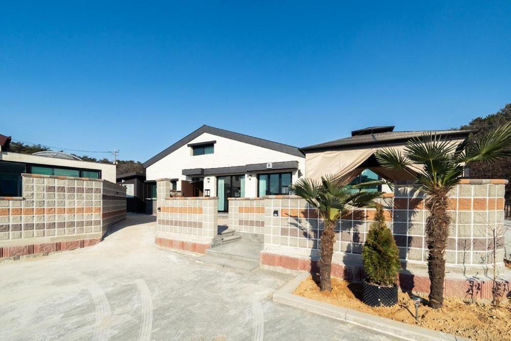 Gyeongju Yeonjeong Pool Villa