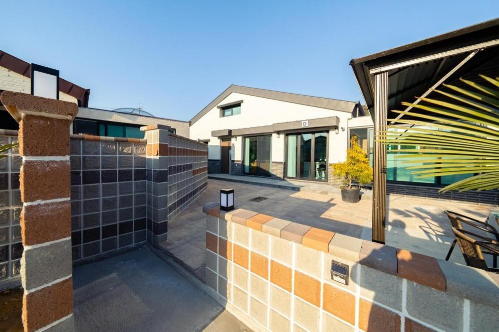Gyeongju Yeonjeong Pool Villa